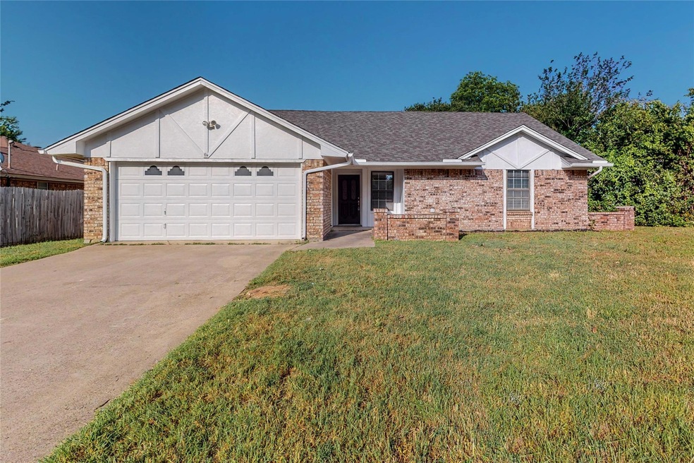 2105 Northglen Dr, Hurst, TX 76054 - photo 1