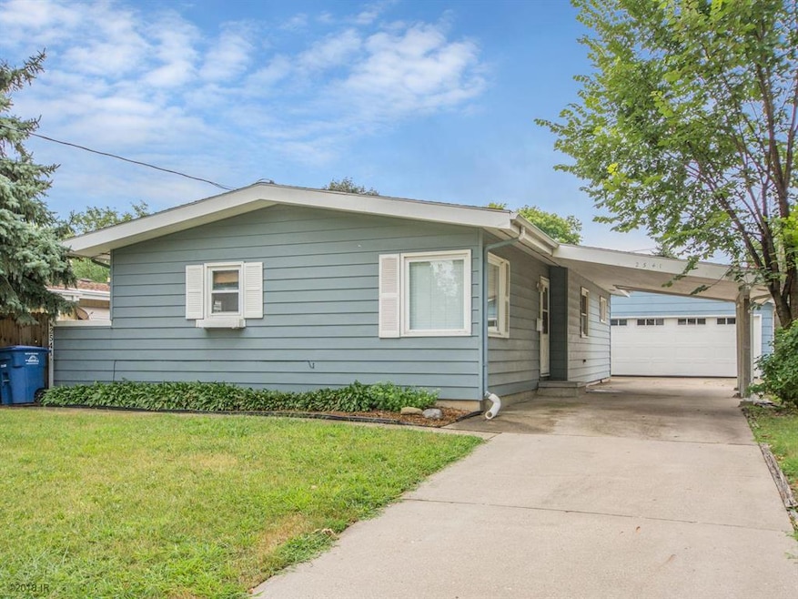 2541 E Ovid Ave, Des Moines, IA 50317 - photo 1