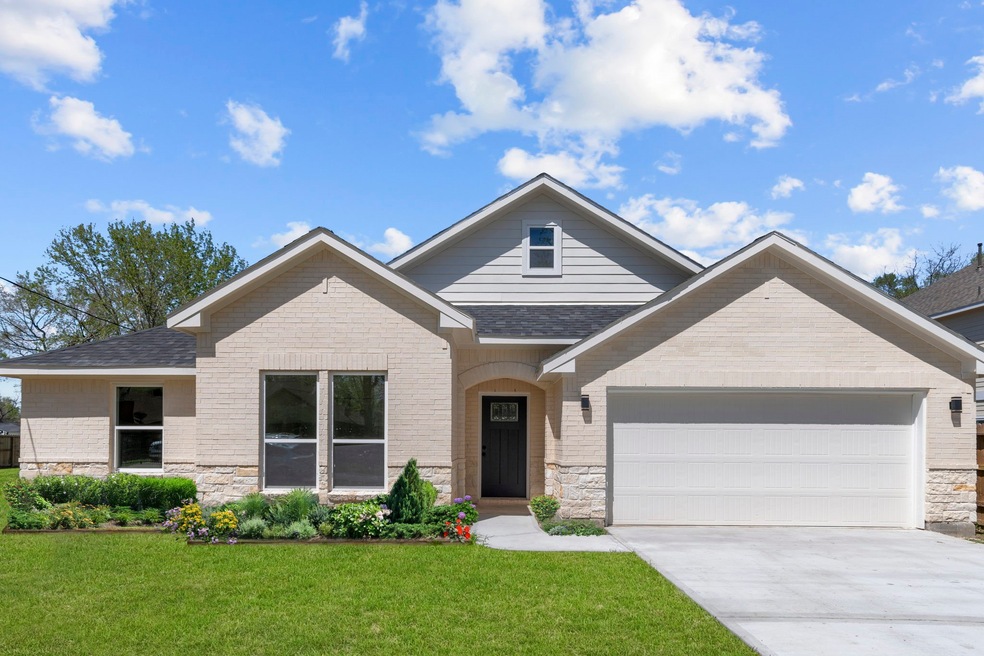 978 Ellington St, Houston, TX 77088 - photo 1