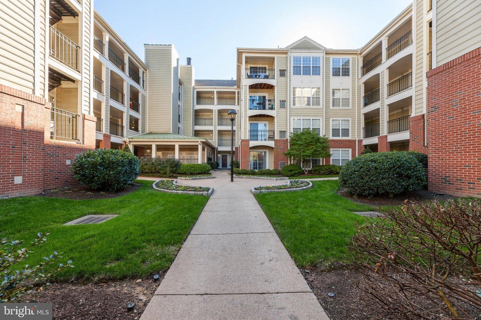 Quaker Hill Community unit 427, Alexandria, VA 22314 - photo 1