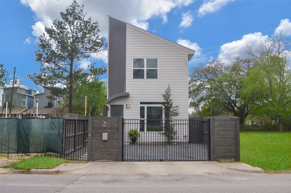 312 E 36th St, Houston, TX 77018 - photo 1