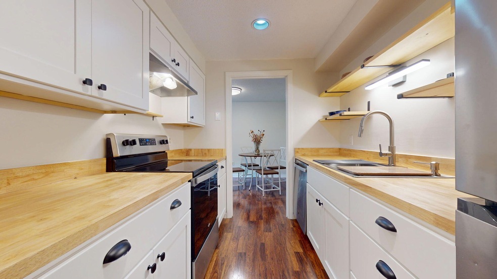 4 Academy Place unit 3, Saco, ME 04072 - photo 1