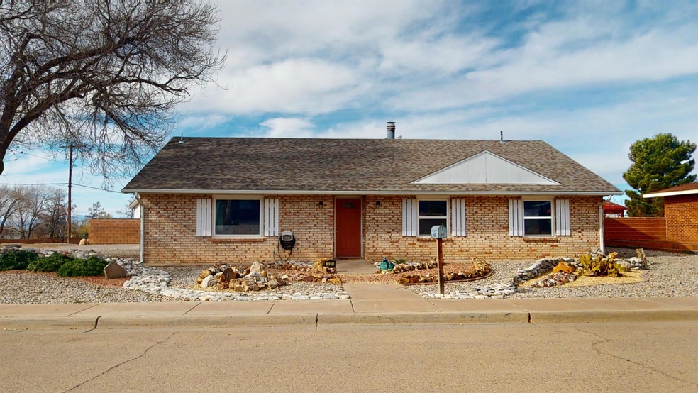 321 Sunrise Ave, Alamogordo, NM 88310 - photo 1
