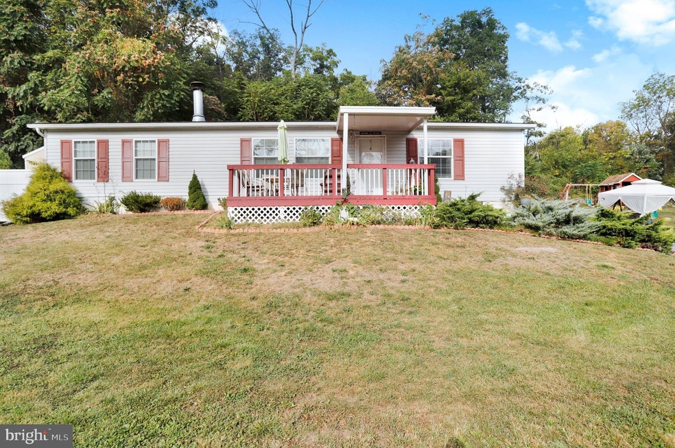 15301 Skyline Dr, Greencastle, PA 17225 - photo 1
