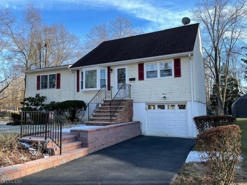 11 Chesapeake Ave, Lake Hiawatha, NJ 07034 - photo 1