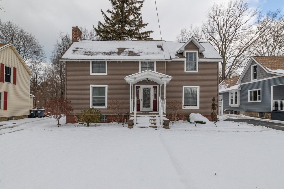 767 Phoenix St-1