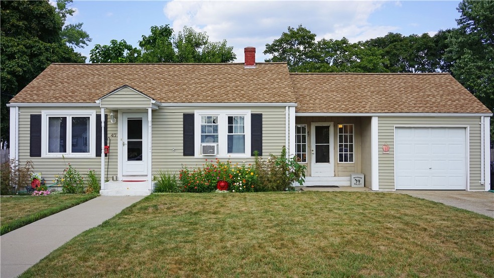 47 Michael Dr, Warwick, RI 02889 - photo 1