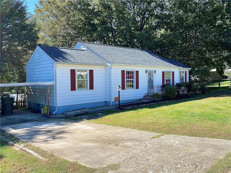 406 Greenlawn Dr, Asheboro, NC 27203 - photo 1