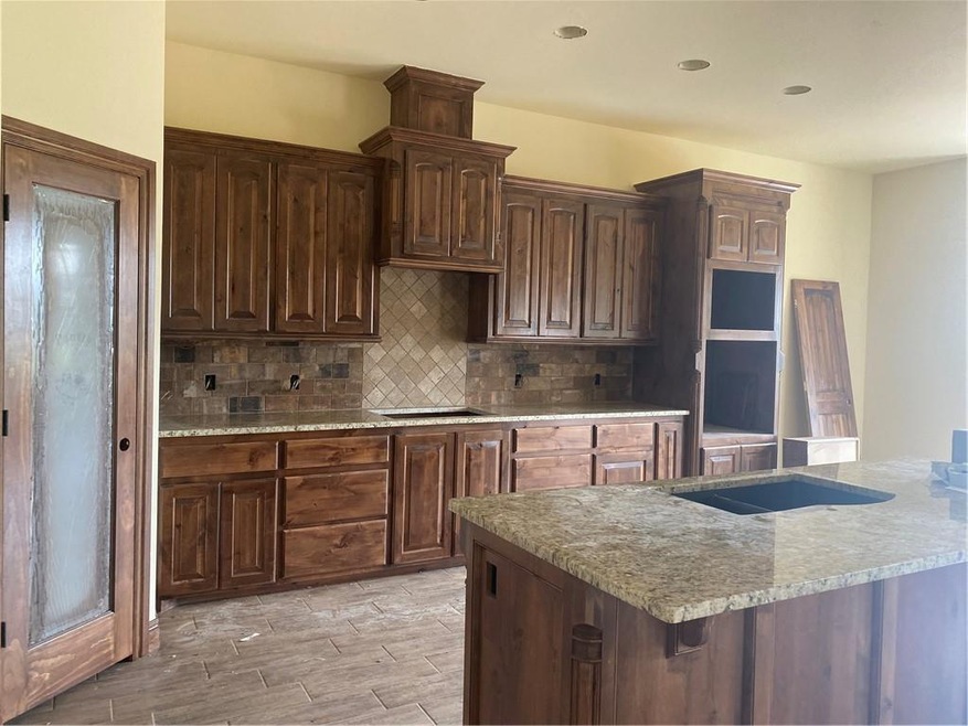 1318 Kimberlin Ln, Tuttle, OK 73089 - photo 1