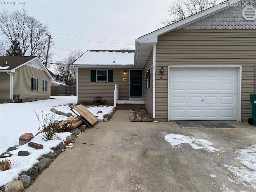 801 S 15th St unit 803, Saint Clair, MI 48079 - photo 1