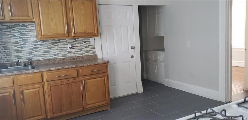 257 Parrott Ave unit 2, Bridgeport, CT 06606 - photo 1