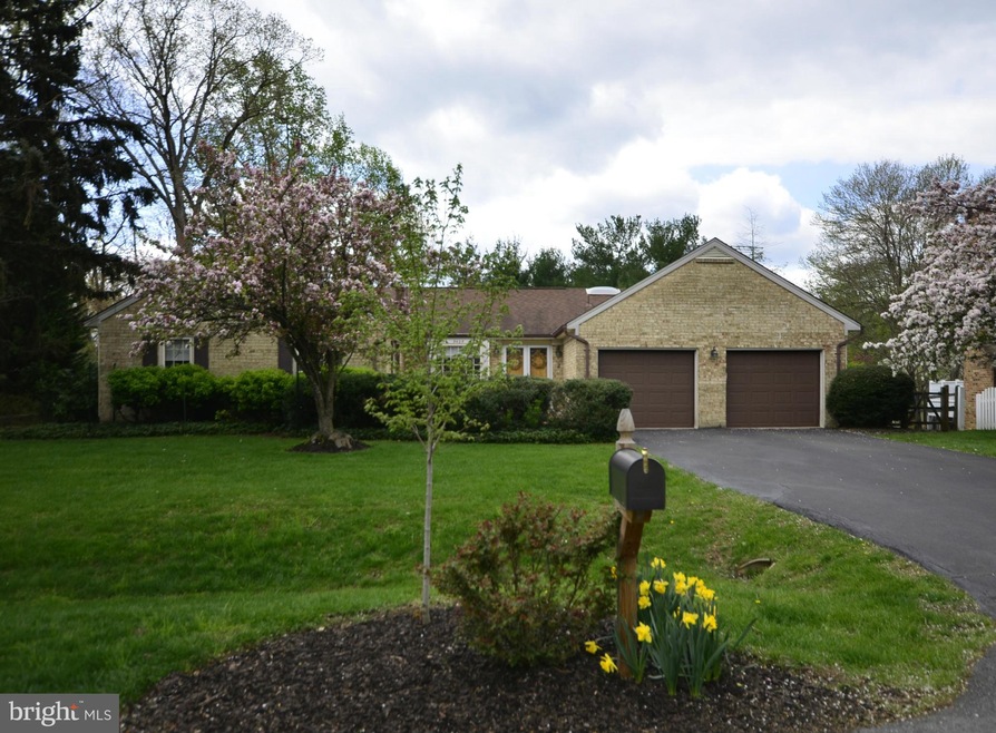 9425 Copenhaver Dr, Potomac, MD 20854 - photo 1