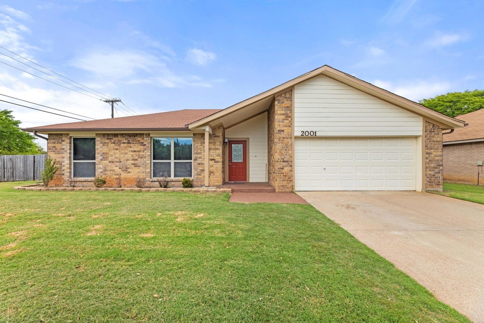2001 Cedar Grove Ln, Bedford, TX 76021 - photo 1