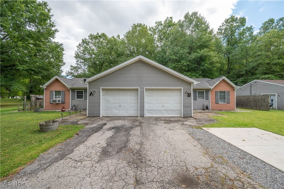 5546 Shaffer Rd NW unit A & B, Warren, OH 44481 - photo 1