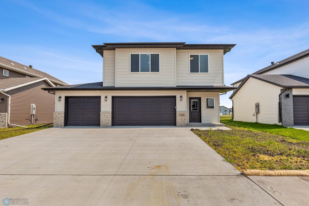 7368 Madelyn Ln S, Fargo, ND 58104 - photo 1