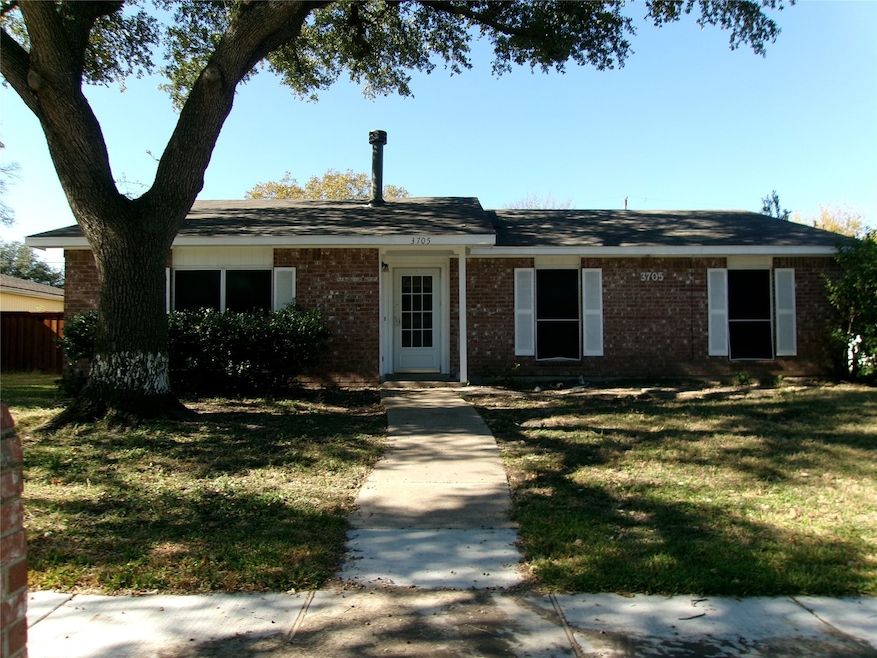 3705 Greenhill Ln, Grand Prairie, TX 75052 - photo 1