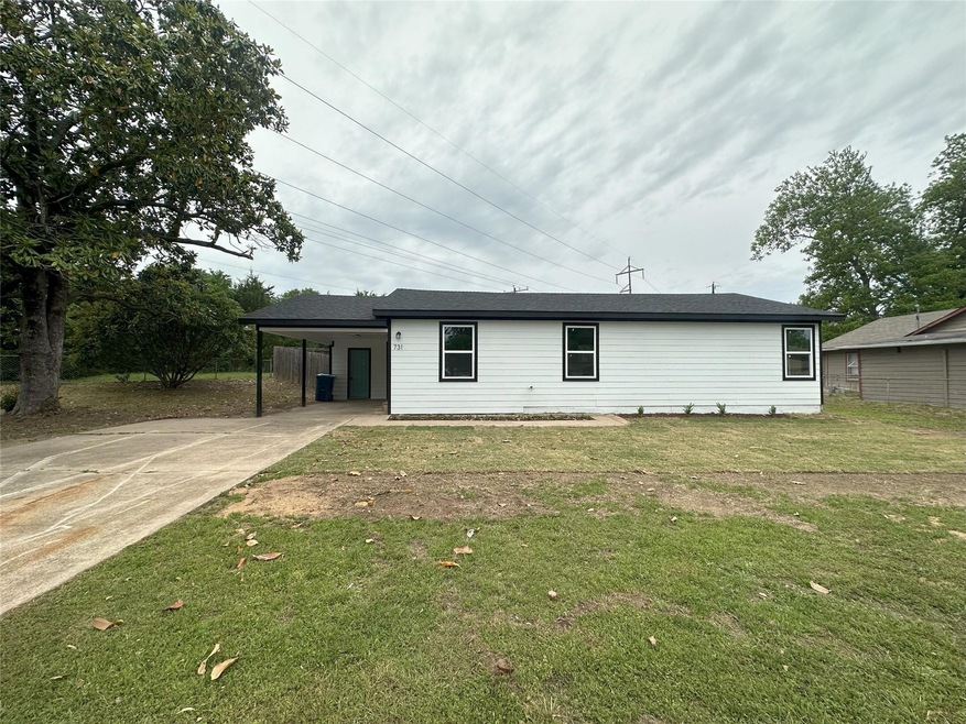 731 W Bullock St, Denison, TX 75020 - photo 1