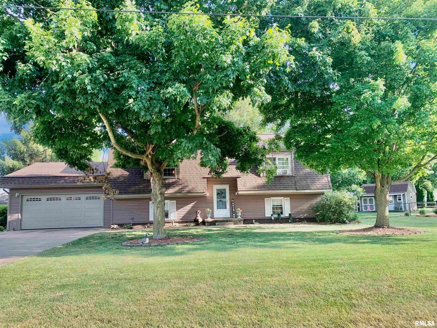 372 E Broadway St, Virginia, IL 62691 - photo 1