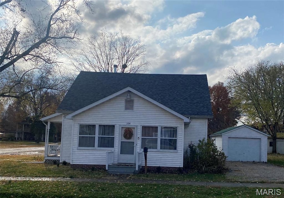 224 Vine St, Greenville, IL 62246 - photo 1
