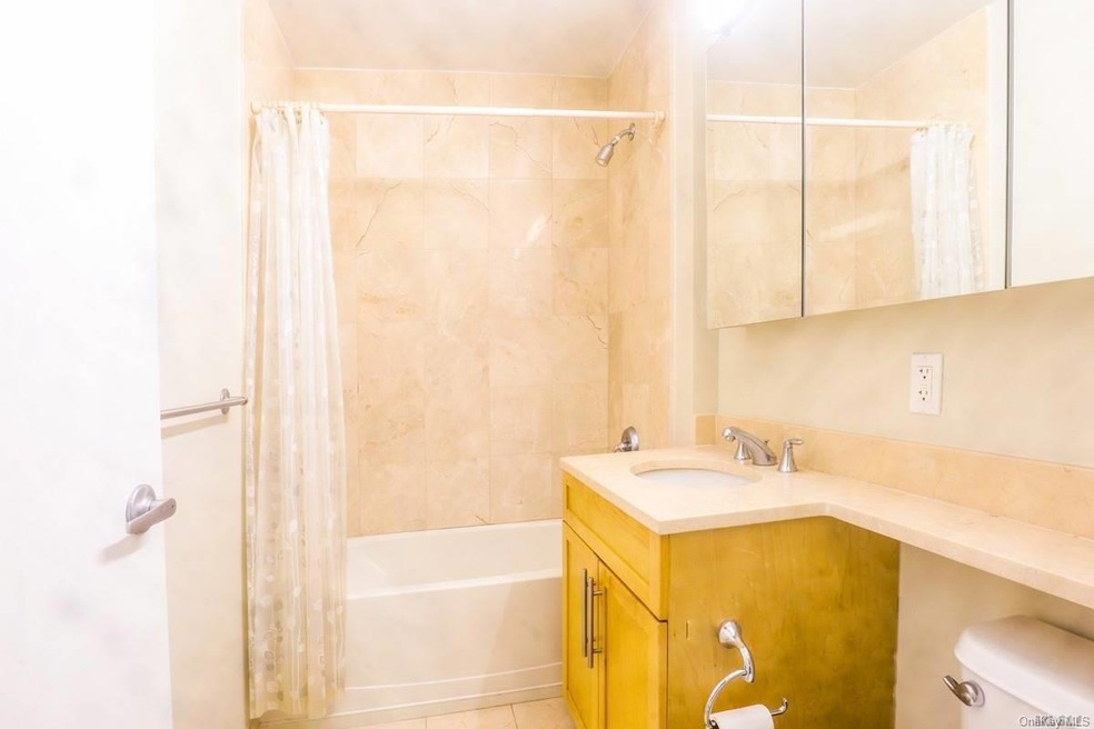 4022 College Point Blvd unit 6C, Flushing, NY 11354 - photo 1