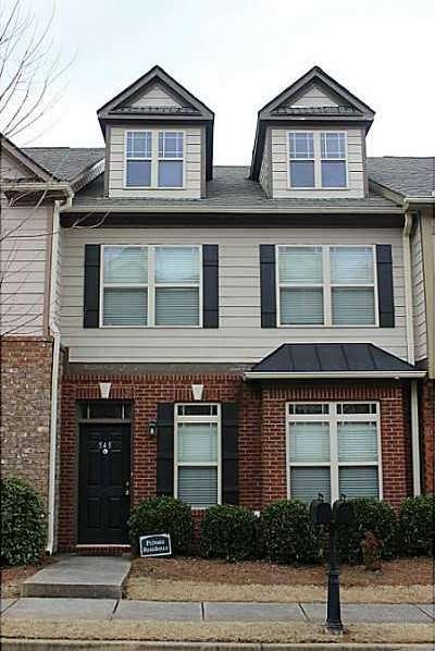 Exterior Front. River Park townhouse less than 1 m