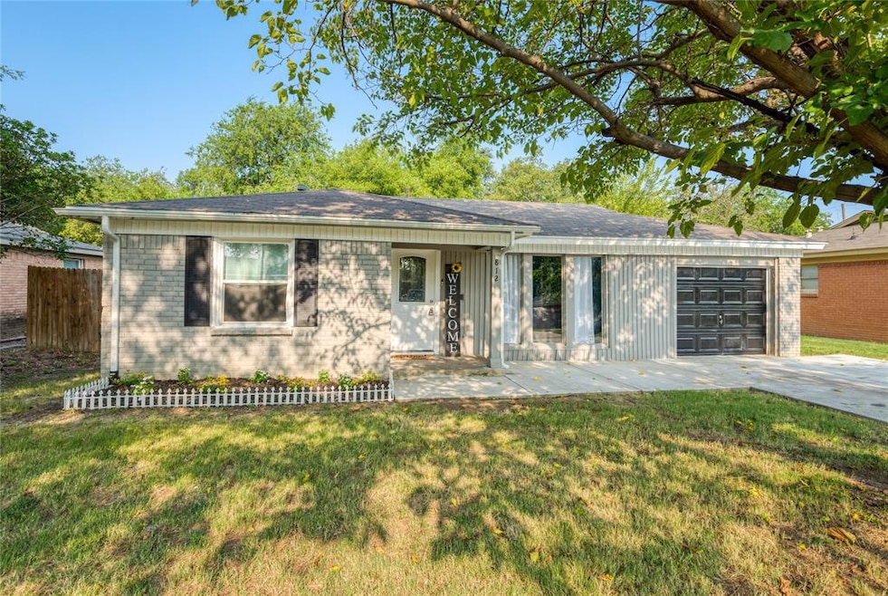 812 Perry Dr, Fort Worth, TX 76108 - photo 1