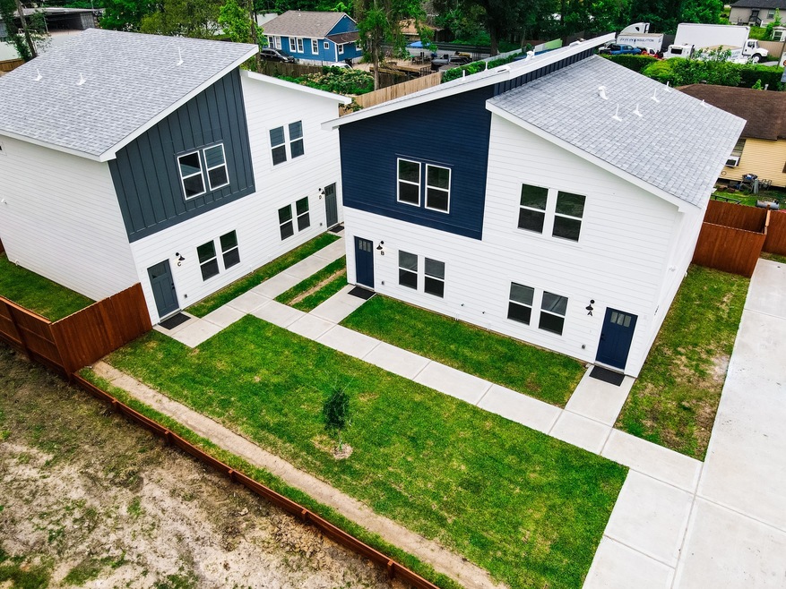 2413 Glen Ln unit D, Houston, TX 77088 - photo 1