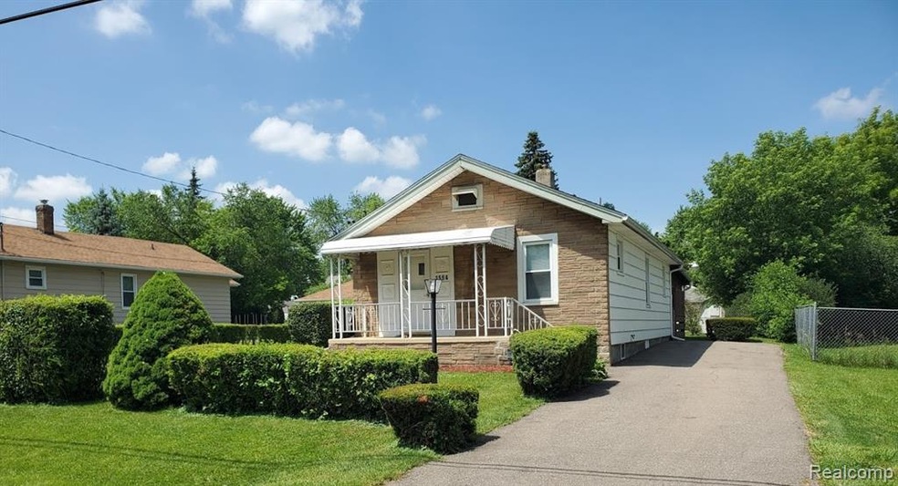 1 Front Yard and driveway.jpg