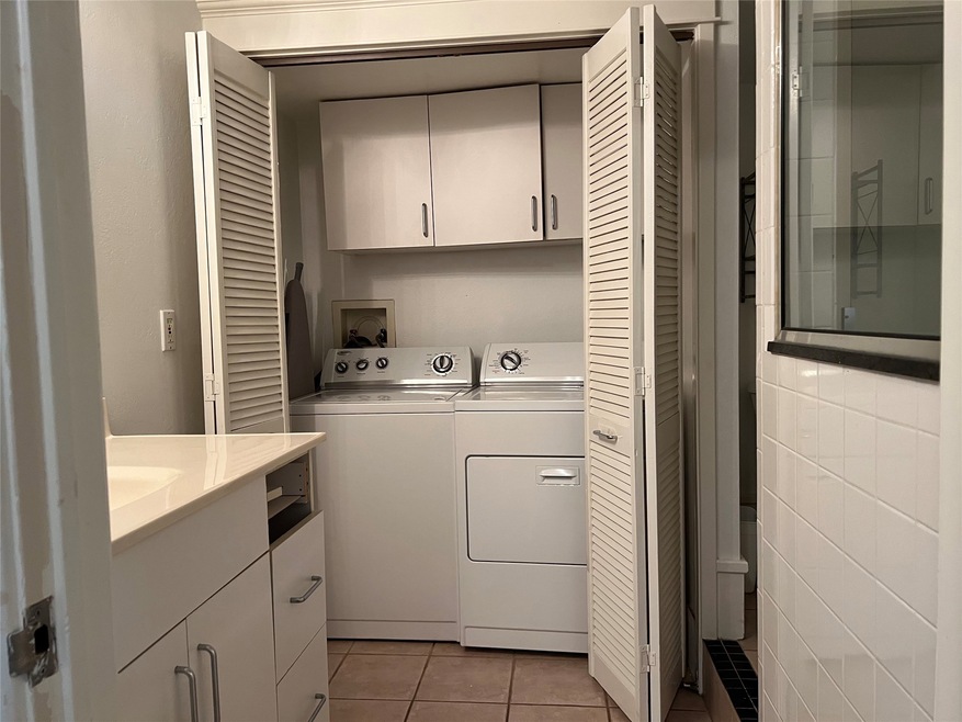 608 Oxford St unit E, Houston, TX 77007 - photo 1