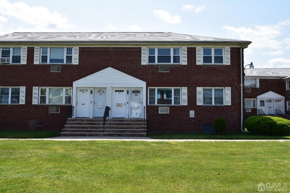 43B Gramercy Gardens Place, Middlesex, NJ 08846 - photo 1