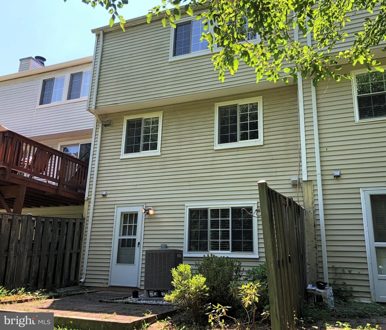 2033 Brooks Square Place, Falls Church, VA 22043 - photo 1