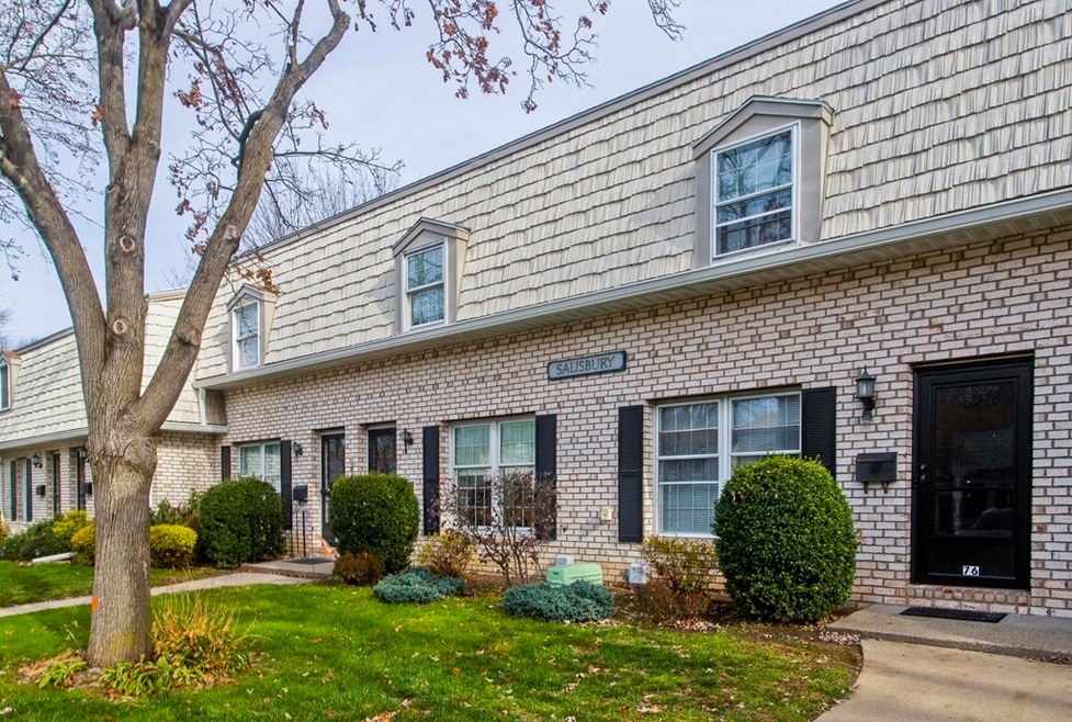 76 Corey Colonial unit 76, Agawam, MA 01001 - photo 1