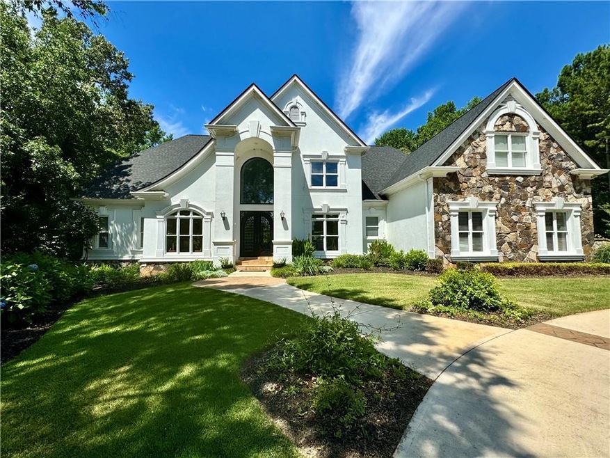 View of front of home featuring a front lawn