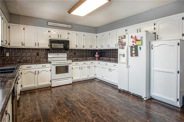 1114 Manse Dr, Raymore, MO 64083 - photo 1