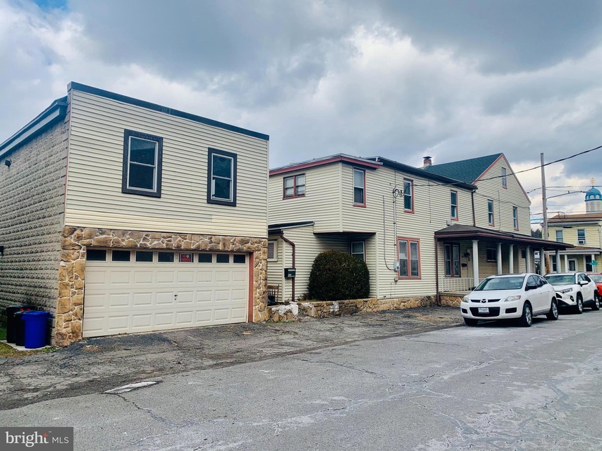 146 S Nichols St, Saint Clair, PA 17970 - photo 1