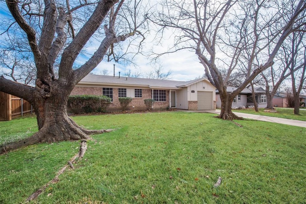 705 W Cedar St, Hurst, TX 76053 - photo 1