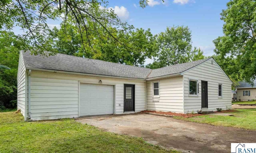 2032 2032 7th Ave, Mankato, MN 56001 - photo 1