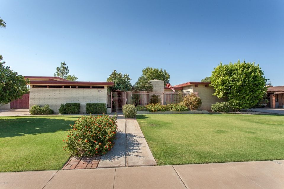 Beautiful Bradley Estates Home!