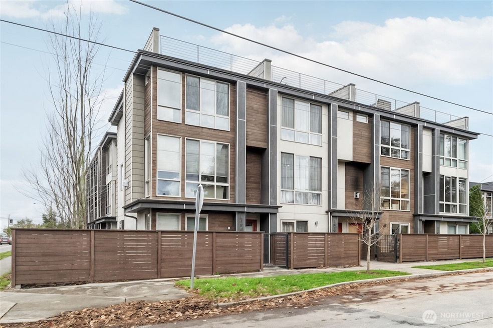 10503 Evanston Ave N unit C, Seattle, WA 98133 - photo 1