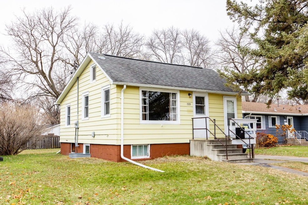 723 13th St N, Moorhead, MN 56560 - photo 1