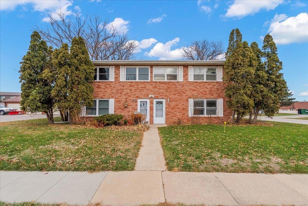 2421 Crescent Dr unit 4, Cedar Falls, IA 50613 - photo 1