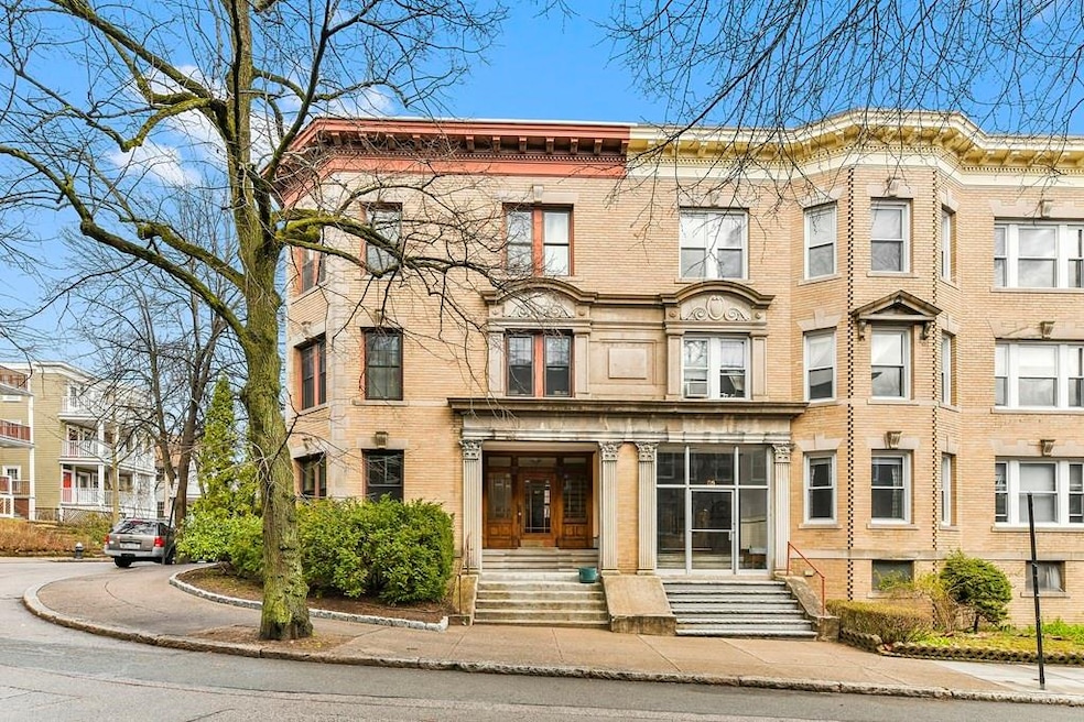 87 Browne St unit 1, Brookline, MA 02446 - photo 1