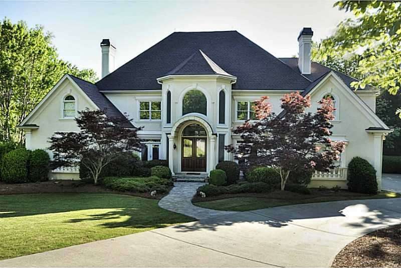 Exterior Front. European elegance in Country Club 