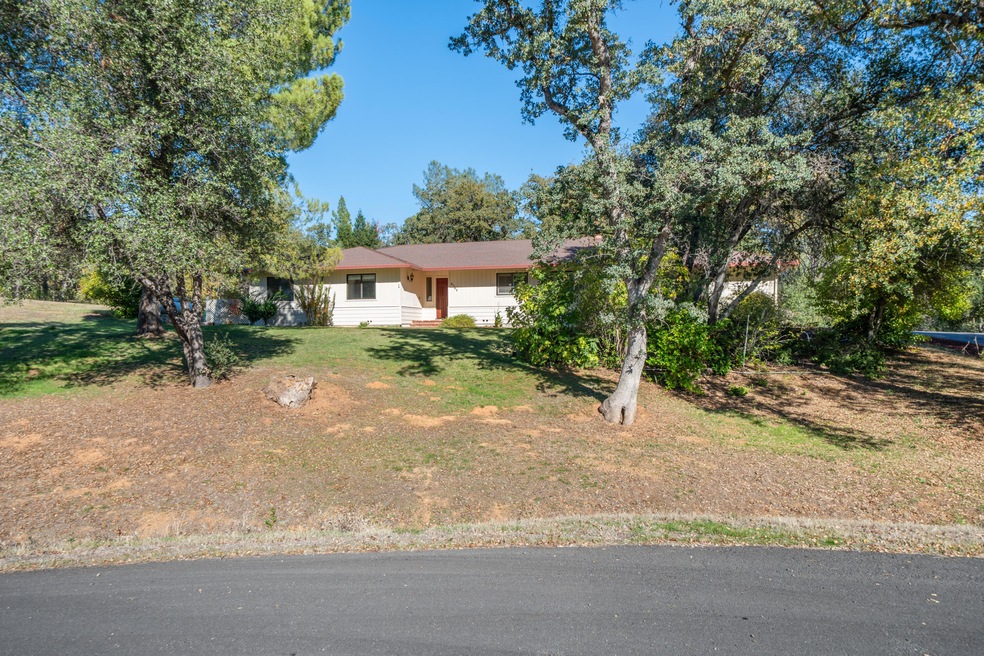 8751 Goldstone Ln, Redding, CA 96001 - photo 1