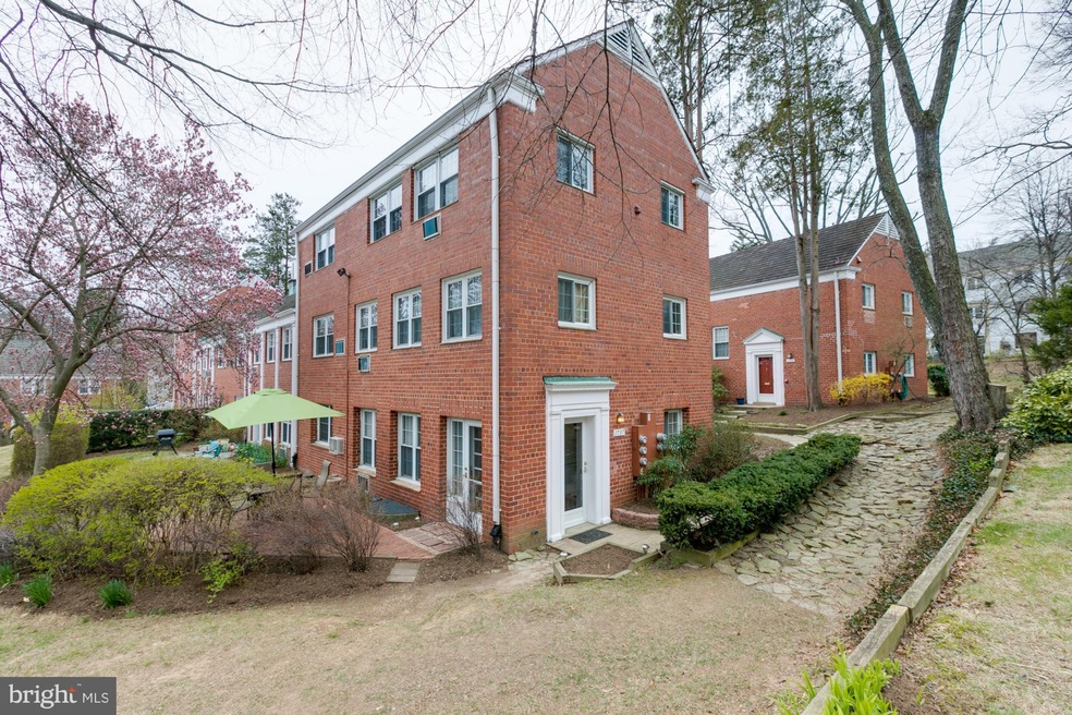 1737 Preston Rd unit 1737, Alexandria, VA 22302 - photo 1