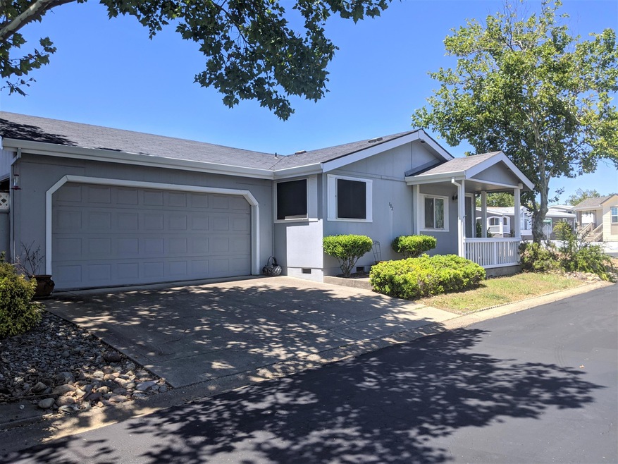 welcom to 882 Butternut Trl,