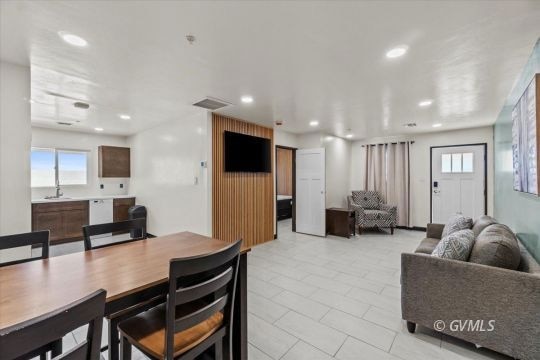 Dinning / Living Area