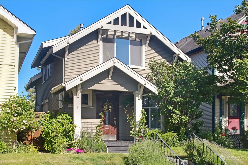 2203 Rockefeller Ave, Everett, WA 98201 - photo 1