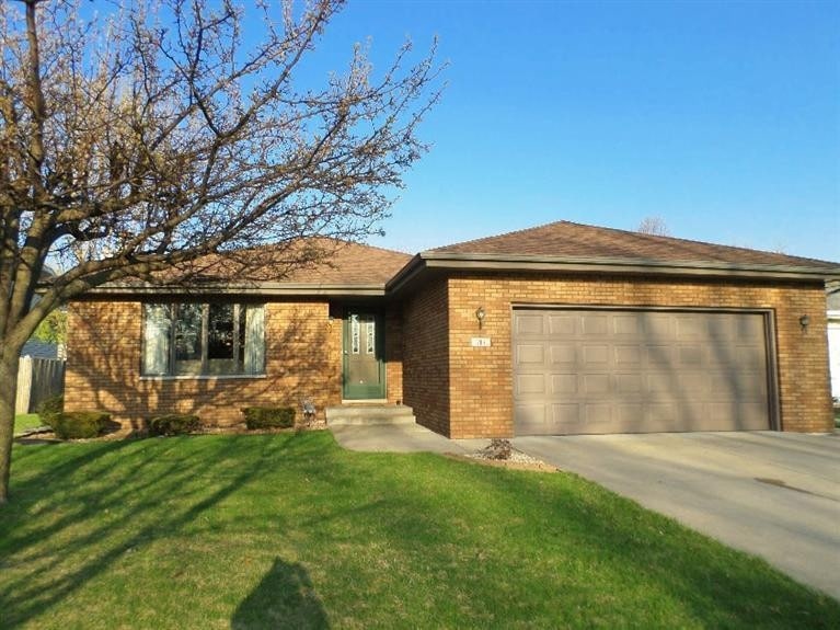 719 Wren Ct, Griffith, IN 46319 - photo 1