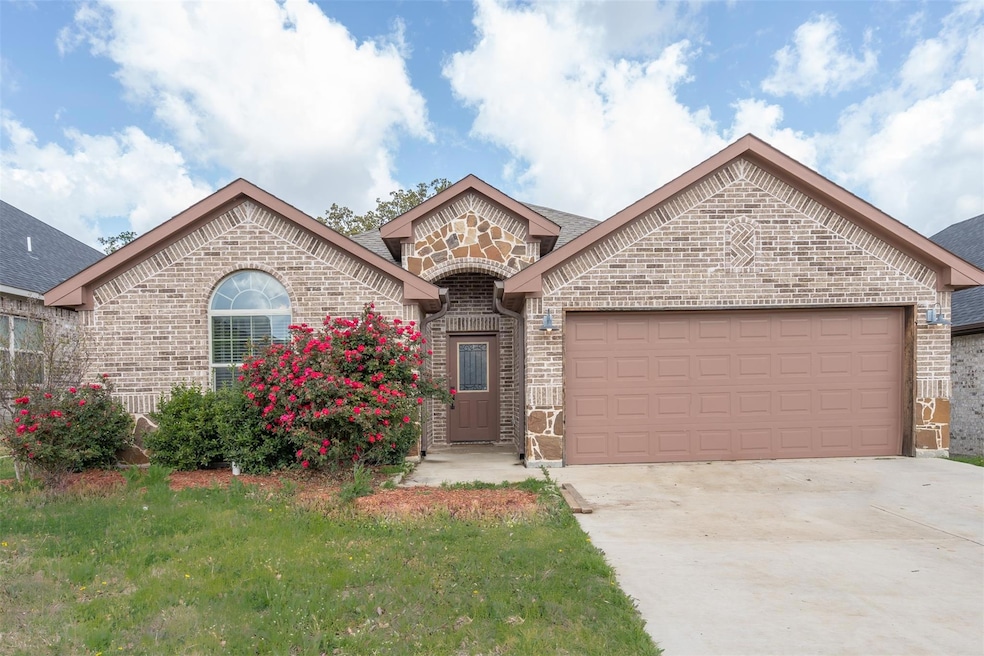 1912 Town Creek Cir, Weatherford, TX 76086 - photo 1